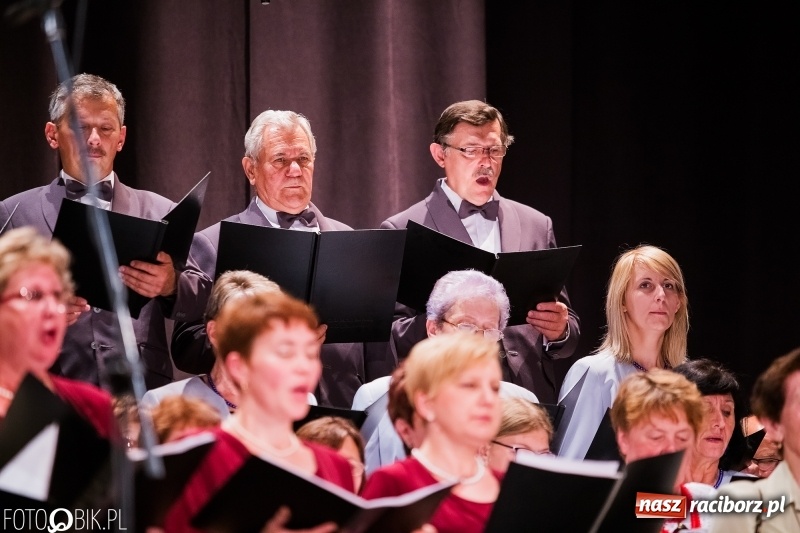 Zdjęcie w galerii na portalu naszraciborz.pl: XXV Trojok Śląski na deskach sceny DK Strzecha wiadomości z regionu