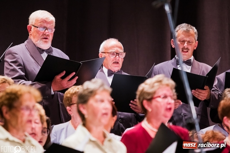 Zdjęcie w galerii na portalu naszraciborz.pl: XXV Trojok Śląski na deskach sceny DK Strzecha wiadomości z regionu