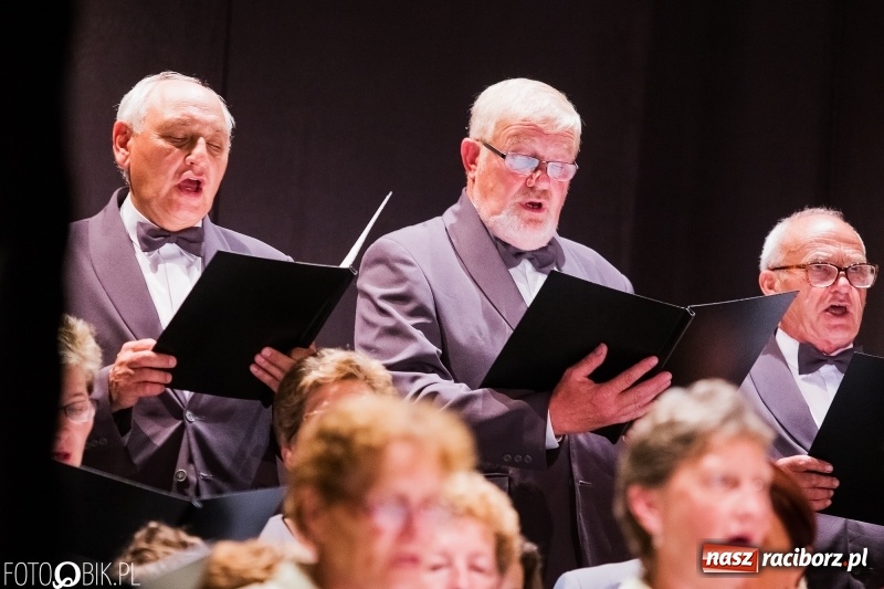 Zdjęcie w galerii na portalu naszraciborz.pl: XXV Trojok Śląski na deskach sceny DK Strzecha wiadomości z regionu