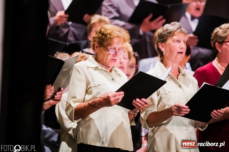 Zdjęcie w galerii na portalu naszraciborz.pl: XXV Trojok Śląski na deskach sceny DK Strzecha wiadomości z regionu