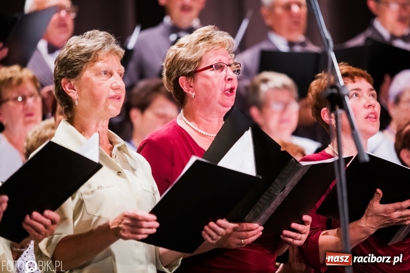 Zdjęcie w galerii na portalu naszraciborz.pl: XXV Trojok Śląski na deskach sceny DK Strzecha wiadomości z regionu