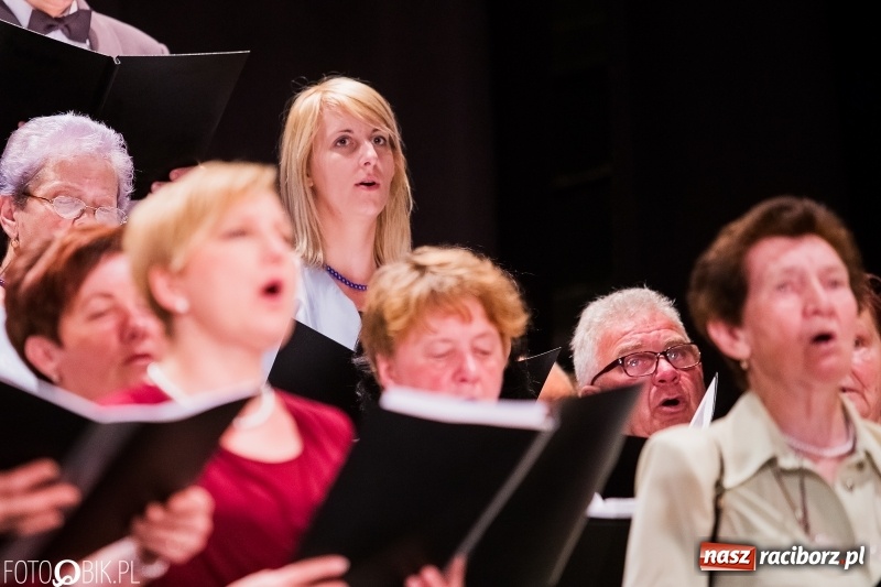 Zdjęcie w galerii na portalu naszraciborz.pl: XXV Trojok Śląski na deskach sceny DK Strzecha wiadomości z regionu