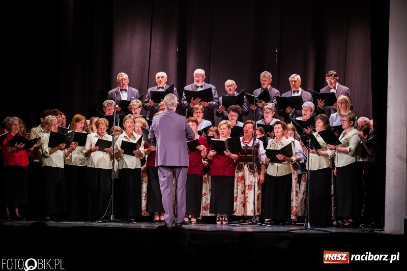 Zdjęcie w galerii na portalu naszraciborz.pl: XXV Trojok Śląski na deskach sceny DK Strzecha wiadomości z regionu