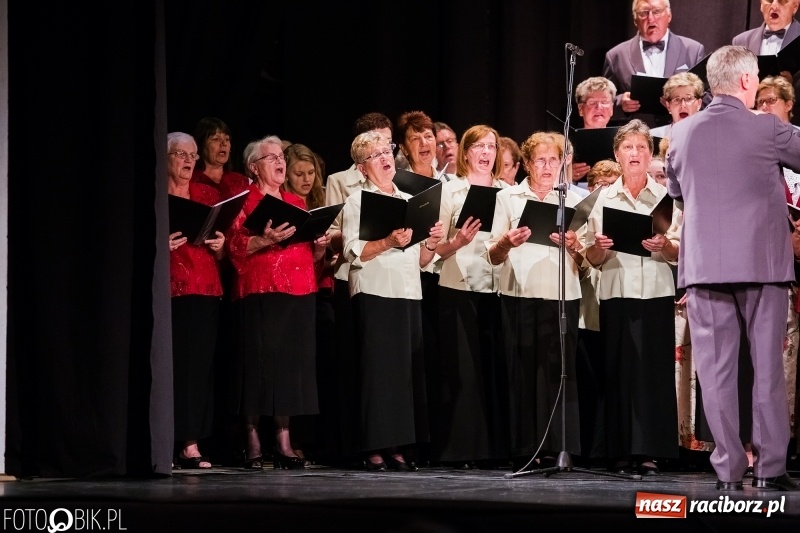 Zdjęcie w galerii na portalu naszraciborz.pl: XXV Trojok Śląski na deskach sceny DK Strzecha wiadomości z regionu