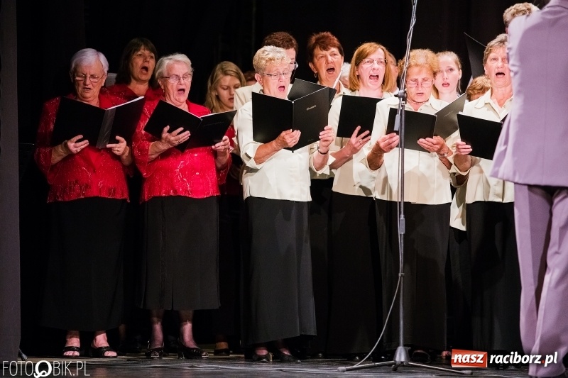 Zdjęcie w galerii na portalu naszraciborz.pl: XXV Trojok Śląski na deskach sceny DK Strzecha wiadomości z regionu