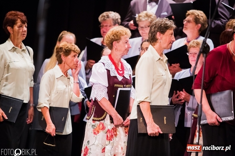 Zdjęcie w galerii na portalu naszraciborz.pl: XXV Trojok Śląski na deskach sceny DK Strzecha wiadomości z regionu