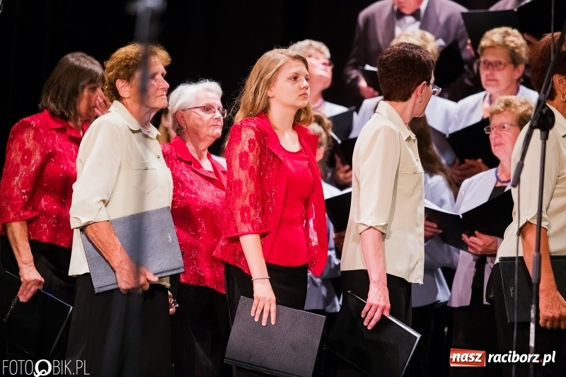 Zdjęcie w galerii na portalu naszraciborz.pl: XXV Trojok Śląski na deskach sceny DK Strzecha wiadomości z regionu