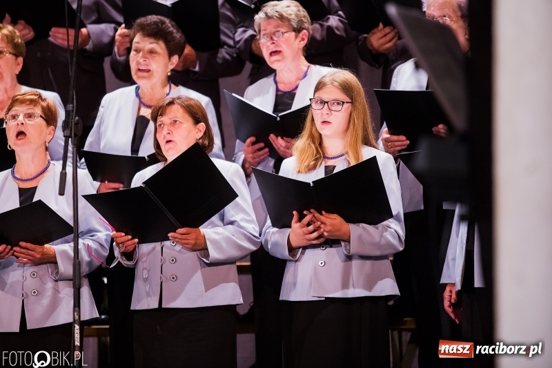 Zdjęcie w galerii na portalu naszraciborz.pl: XXV Trojok Śląski na deskach sceny DK Strzecha wiadomości z regionu