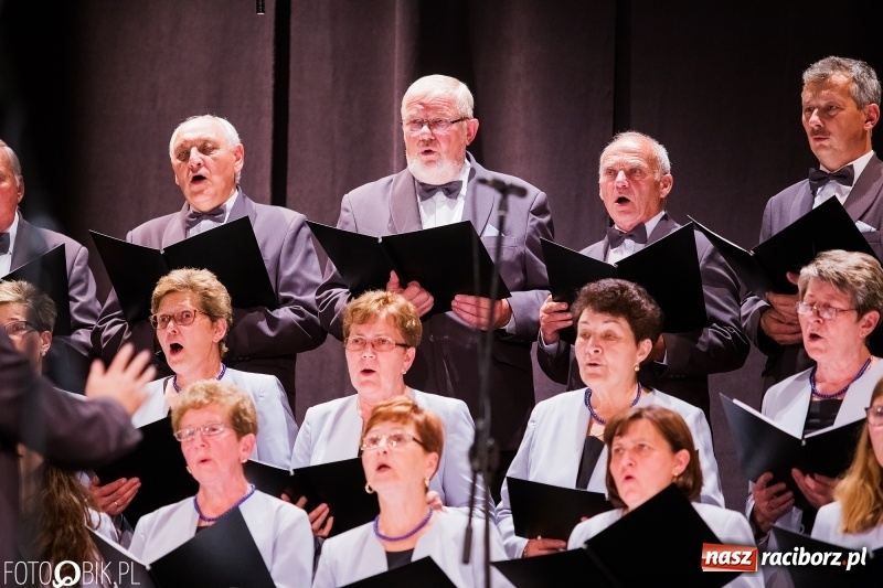 Zdjęcie w galerii na portalu naszraciborz.pl: XXV Trojok Śląski na deskach sceny DK Strzecha wiadomości z regionu