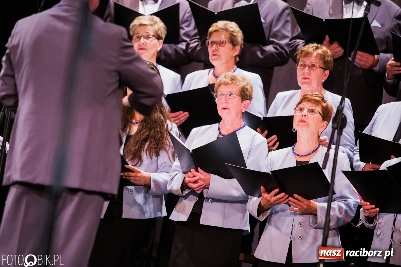 Zdjęcie w galerii na portalu naszraciborz.pl: XXV Trojok Śląski na deskach sceny DK Strzecha wiadomości z regionu