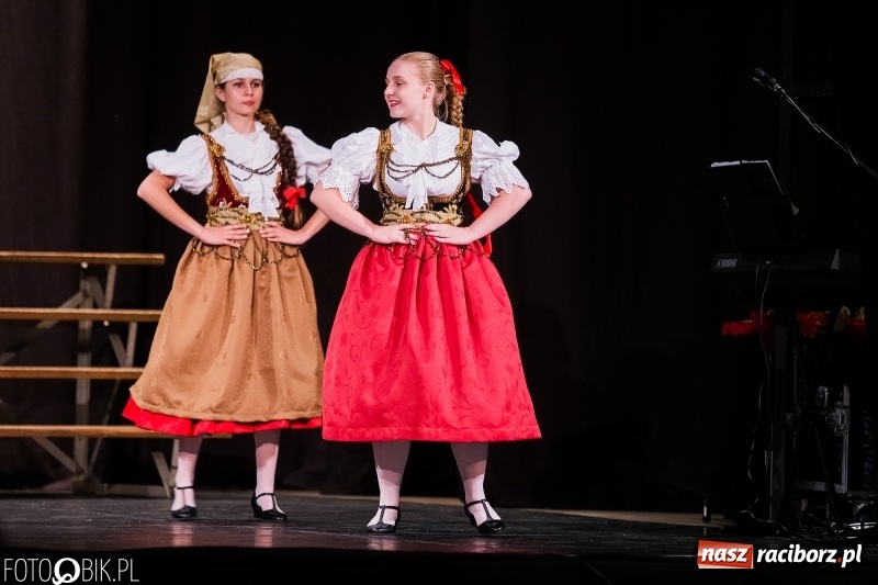 Zdjęcie w galerii na portalu naszraciborz.pl: XXV Trojok Śląski na deskach sceny DK Strzecha wiadomości z regionu