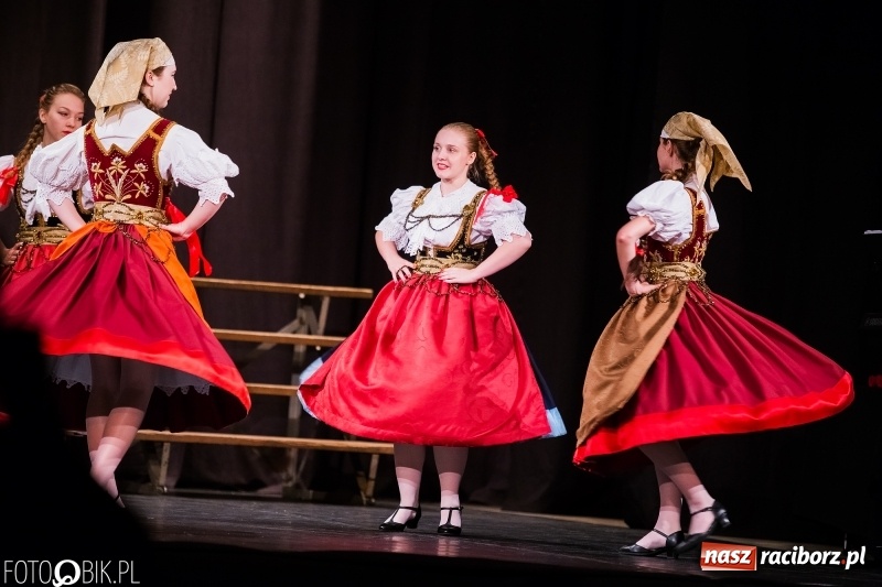 Zdjęcie w galerii na portalu naszraciborz.pl: XXV Trojok Śląski na deskach sceny DK Strzecha wiadomości z regionu