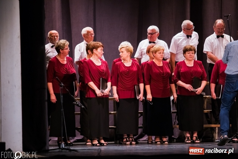 Zdjęcie w galerii na portalu naszraciborz.pl: XXV Trojok Śląski na deskach sceny DK Strzecha wiadomości z regionu