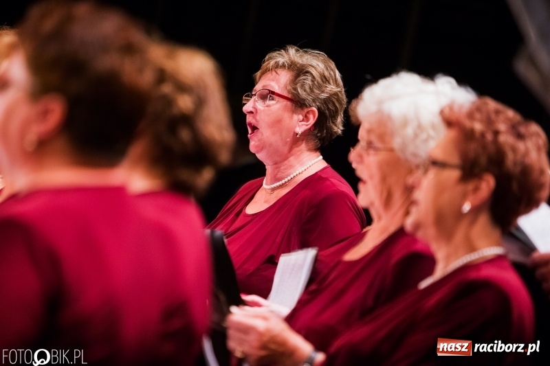 Zdjęcie w galerii na portalu naszraciborz.pl: XXV Trojok Śląski na deskach sceny DK Strzecha wiadomości z regionu