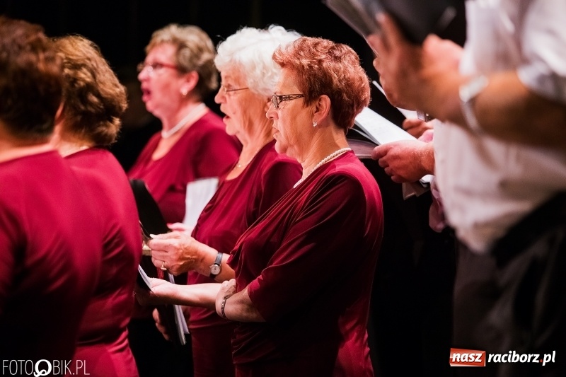 Zdjęcie w galerii na portalu naszraciborz.pl: XXV Trojok Śląski na deskach sceny DK Strzecha wiadomości z regionu