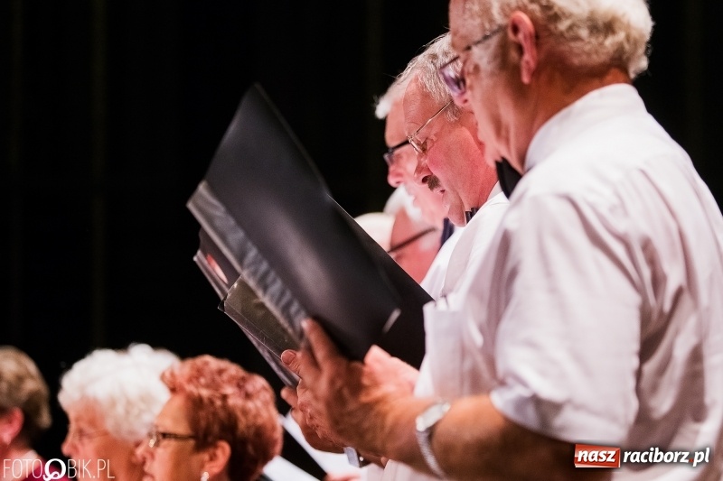 Zdjęcie w galerii na portalu naszraciborz.pl: XXV Trojok Śląski na deskach sceny DK Strzecha wiadomości z regionu