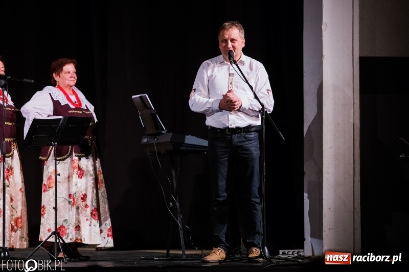 Zdjęcie w galerii na portalu naszraciborz.pl: XXV Trojok Śląski na deskach sceny DK Strzecha wiadomości z regionu