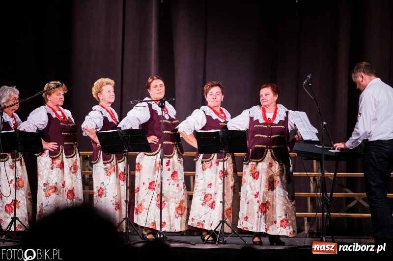 Zdjęcie w galerii na portalu naszraciborz.pl: XXV Trojok Śląski na deskach sceny DK Strzecha wiadomości z regionu