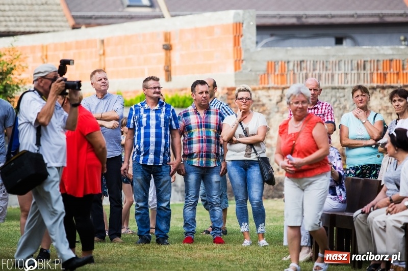 Zdjęcie w galerii na portalu naszraciborz.pl: Koncert Uwielbienia przy kościele św. Mikołaja wiadomości z regionu