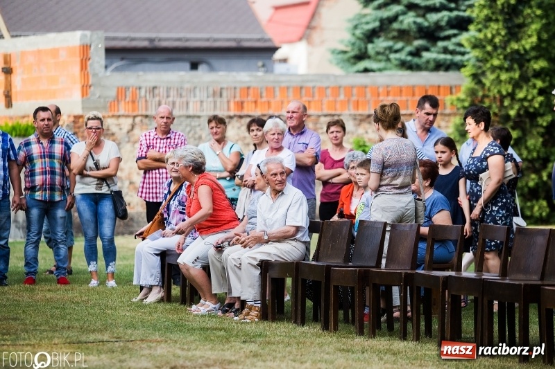 Zdjęcie w galerii na portalu naszraciborz.pl: Koncert Uwielbienia przy kościele św. Mikołaja wiadomości z regionu