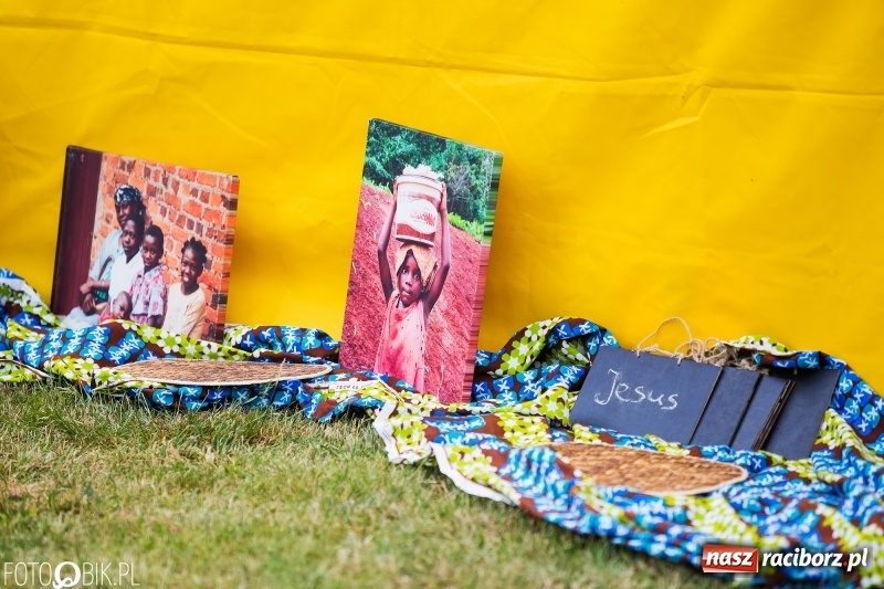 Zdjęcie w galerii na portalu naszraciborz.pl: Koncert Uwielbienia przy kościele św. Mikołaja wiadomości z regionu