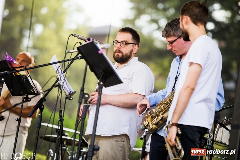 Zdjęcie w galerii na portalu naszraciborz.pl: Koncert Uwielbienia przy kościele św. Mikołaja wiadomości z regionu