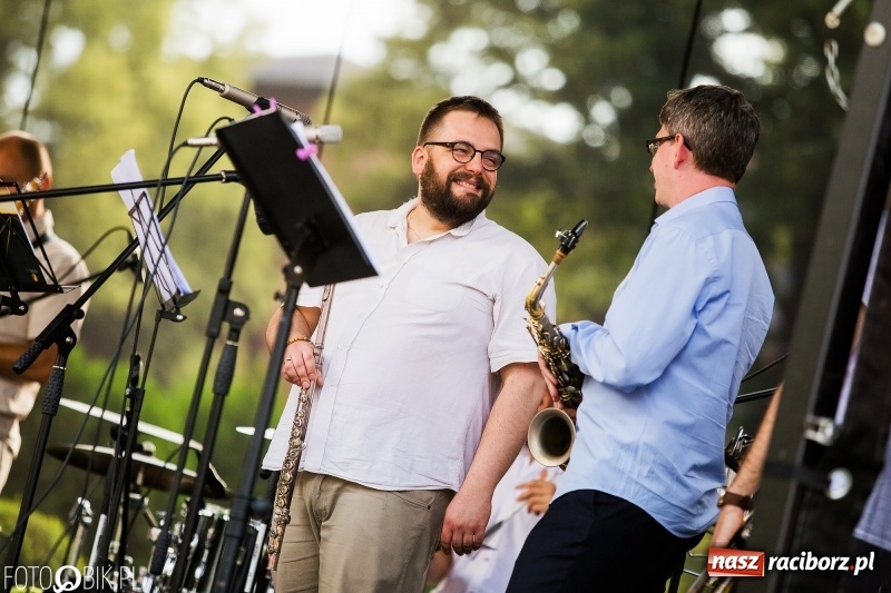 Zdjęcie w galerii na portalu naszraciborz.pl: Koncert Uwielbienia przy kościele św. Mikołaja wiadomości z regionu