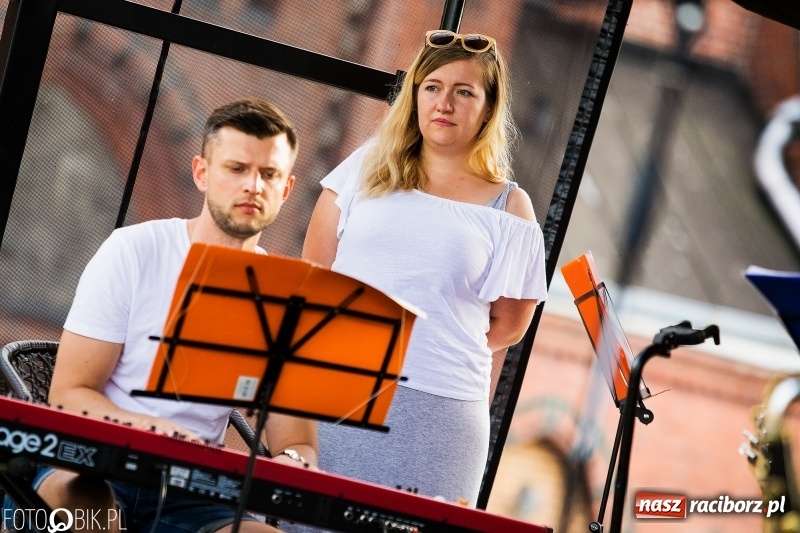 Zdjęcie w galerii na portalu naszraciborz.pl: Koncert Uwielbienia przy kościele św. Mikołaja wiadomości z regionu