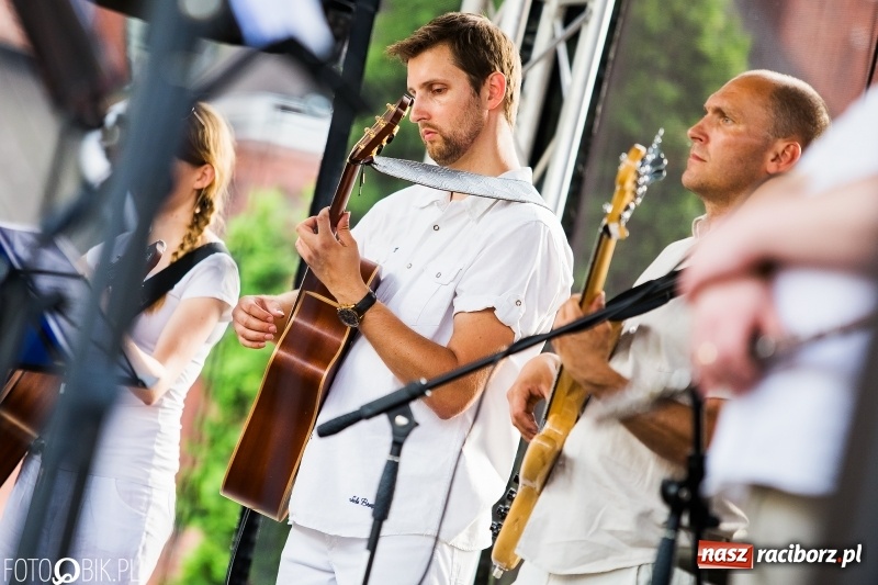 Zdjęcie w galerii na portalu naszraciborz.pl: Koncert Uwielbienia przy kościele św. Mikołaja wiadomości z regionu