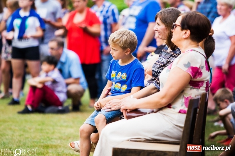 Zdjęcie w galerii na portalu naszraciborz.pl: Koncert Uwielbienia przy kościele św. Mikołaja wiadomości z regionu