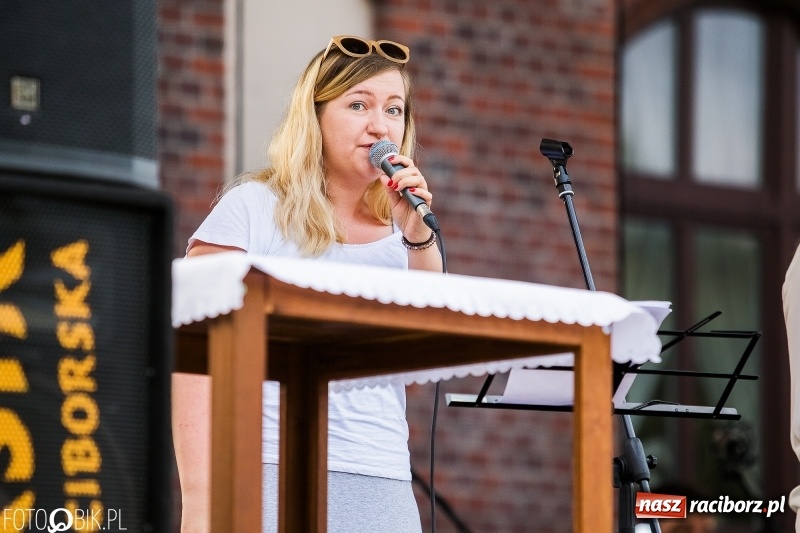 Zdjęcie w galerii na portalu naszraciborz.pl: Koncert Uwielbienia przy kościele św. Mikołaja wiadomości z regionu