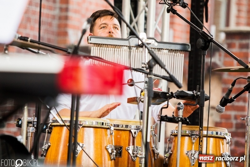 Zdjęcie w galerii na portalu naszraciborz.pl: Koncert Uwielbienia przy kościele św. Mikołaja wiadomości z regionu