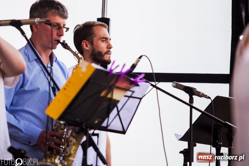 Zdjęcie w galerii na portalu naszraciborz.pl: Koncert Uwielbienia przy kościele św. Mikołaja wiadomości z regionu