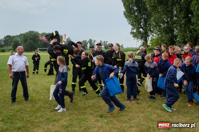 Zdjęcie w galerii na portalu naszraciborz.pl: Krzanowice zgarnęły wszystko. Gminne zawody sportowo-pożarnicze w Bojanowie wiadomości z regionu