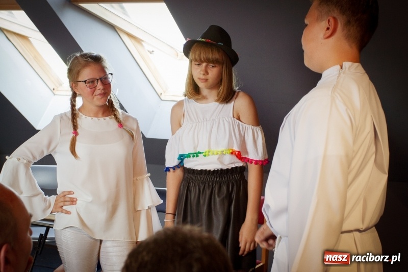 Zdjęcie w galerii na portalu naszraciborz.pl: Beztalencie i Hipnoza - dwie komediowe premiery w Pietraszynie  wiadomości z regionu