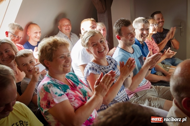 Zdjęcie w galerii na portalu naszraciborz.pl: Beztalencie i Hipnoza - dwie komediowe premiery w Pietraszynie  wiadomości z regionu