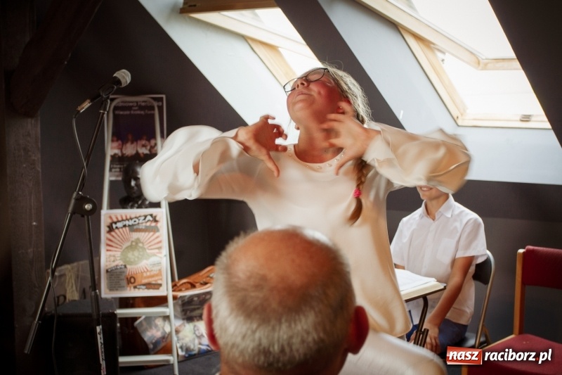 Zdjęcie w galerii na portalu naszraciborz.pl: Beztalencie i Hipnoza - dwie komediowe premiery w Pietraszynie  wiadomości z regionu