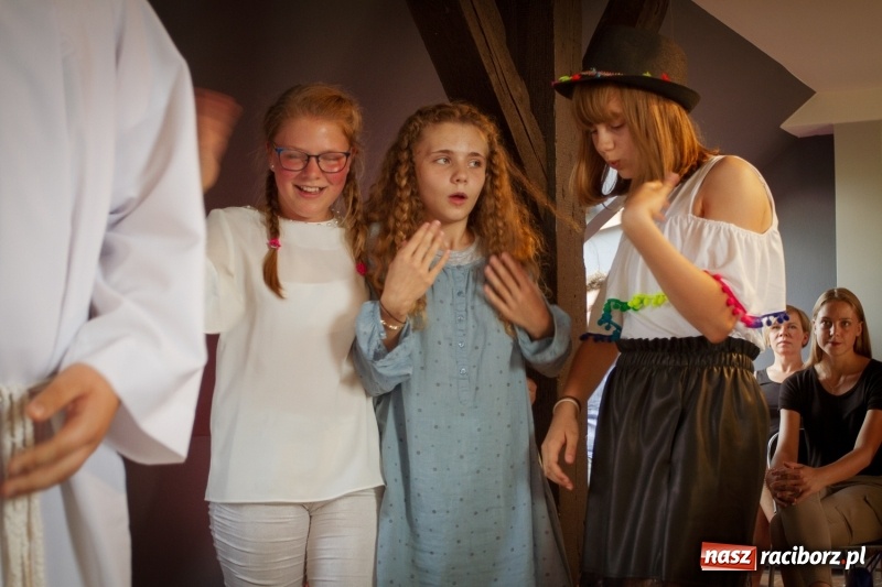 Zdjęcie w galerii na portalu naszraciborz.pl: Beztalencie i Hipnoza - dwie komediowe premiery w Pietraszynie  wiadomości z regionu