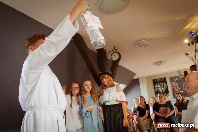 Zdjęcie w galerii na portalu naszraciborz.pl: Beztalencie i Hipnoza - dwie komediowe premiery w Pietraszynie  wiadomości z regionu