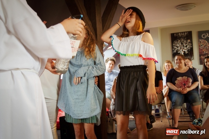 Zdjęcie w galerii na portalu naszraciborz.pl: Beztalencie i Hipnoza - dwie komediowe premiery w Pietraszynie  wiadomości z regionu