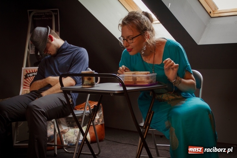 Zdjęcie w galerii na portalu naszraciborz.pl: Beztalencie i Hipnoza - dwie komediowe premiery w Pietraszynie  wiadomości z regionu