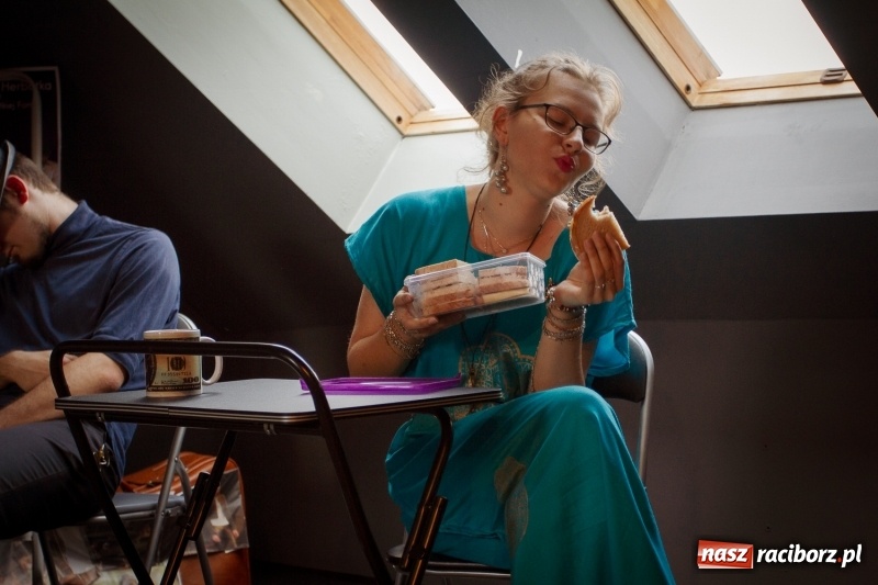 Zdjęcie w galerii na portalu naszraciborz.pl: Beztalencie i Hipnoza - dwie komediowe premiery w Pietraszynie  wiadomości z regionu