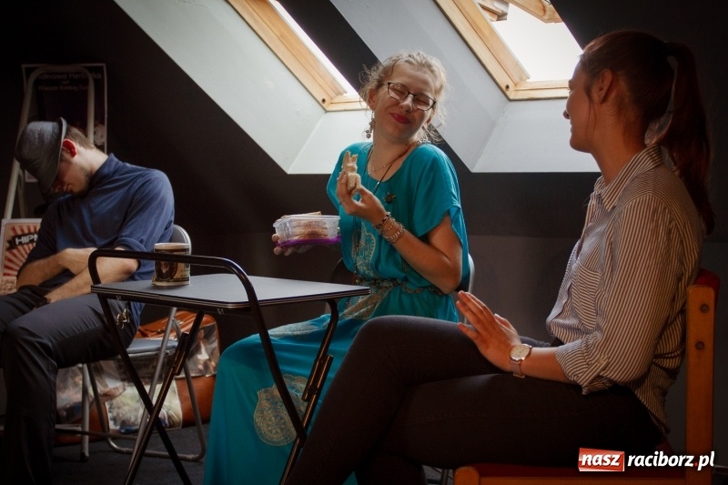 Zdjęcie w galerii na portalu naszraciborz.pl: Beztalencie i Hipnoza - dwie komediowe premiery w Pietraszynie  wiadomości z regionu