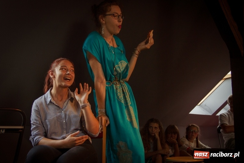 Zdjęcie w galerii na portalu naszraciborz.pl: Beztalencie i Hipnoza - dwie komediowe premiery w Pietraszynie  wiadomości z regionu