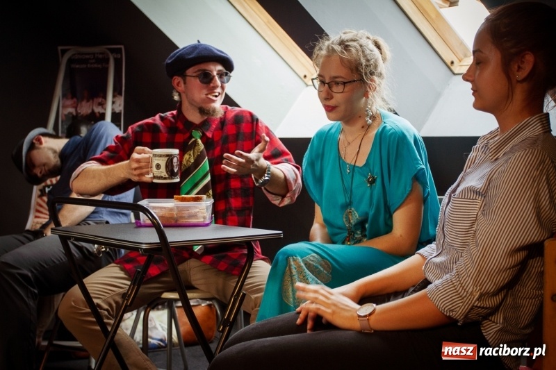 Zdjęcie w galerii na portalu naszraciborz.pl: Beztalencie i Hipnoza - dwie komediowe premiery w Pietraszynie  wiadomości z regionu