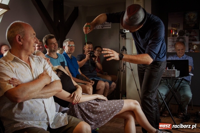 Zdjęcie w galerii na portalu naszraciborz.pl: Beztalencie i Hipnoza - dwie komediowe premiery w Pietraszynie  wiadomości z regionu