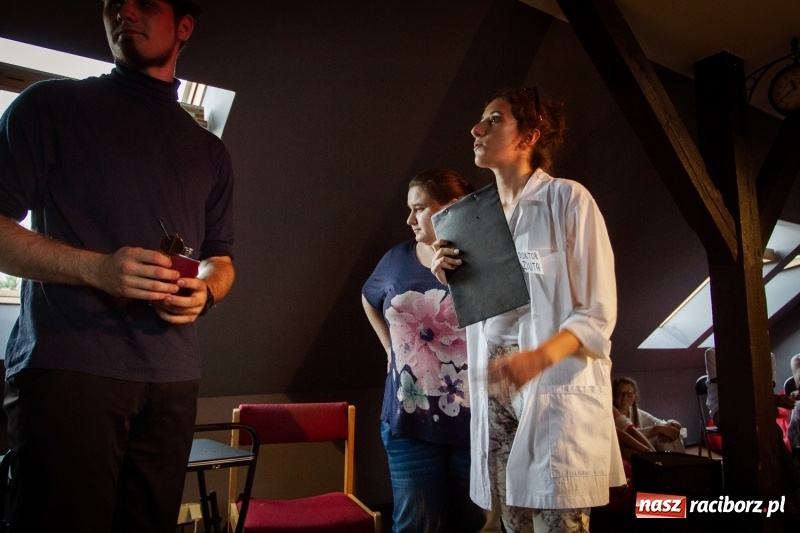 Zdjęcie w galerii na portalu naszraciborz.pl: Beztalencie i Hipnoza - dwie komediowe premiery w Pietraszynie  wiadomości z regionu