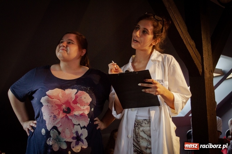 Zdjęcie w galerii na portalu naszraciborz.pl: Beztalencie i Hipnoza - dwie komediowe premiery w Pietraszynie  wiadomości z regionu