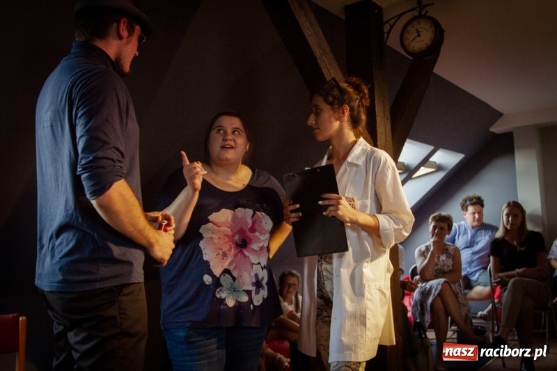 Zdjęcie w galerii na portalu naszraciborz.pl: Beztalencie i Hipnoza - dwie komediowe premiery w Pietraszynie  wiadomości z regionu