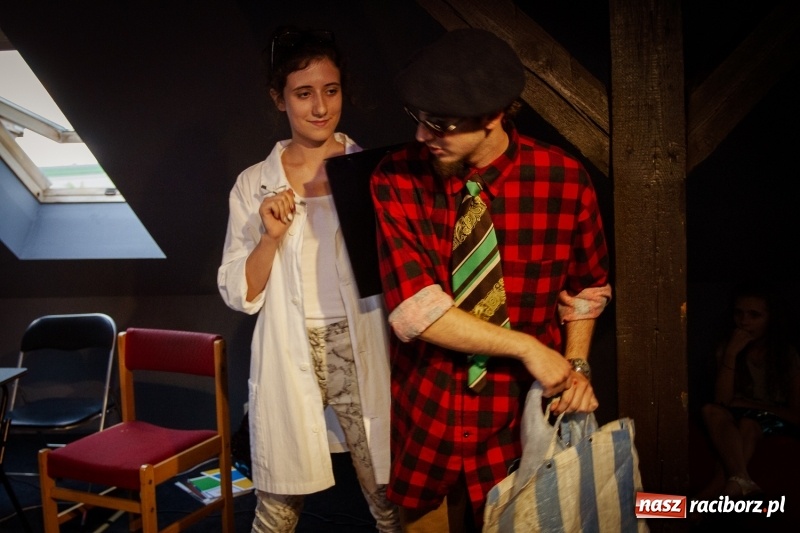 Zdjęcie w galerii na portalu naszraciborz.pl: Beztalencie i Hipnoza - dwie komediowe premiery w Pietraszynie  wiadomości z regionu